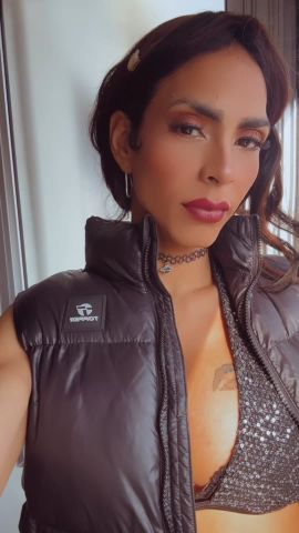 Isabella Hot