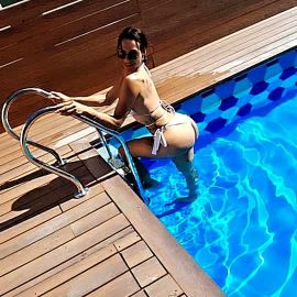 Isabella Hot