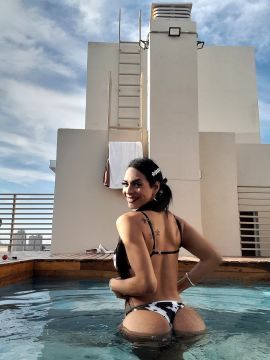 Isabella Hot