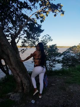 Isabella Hot