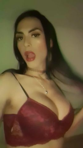 Isabella Hot