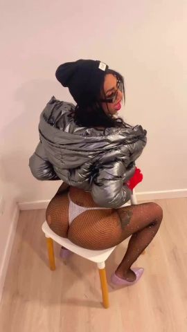 Isabella Hot