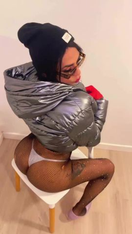 Isabella Hot