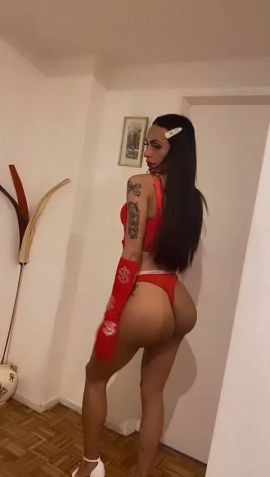 Isabella Hot