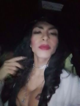 Isabella Hot