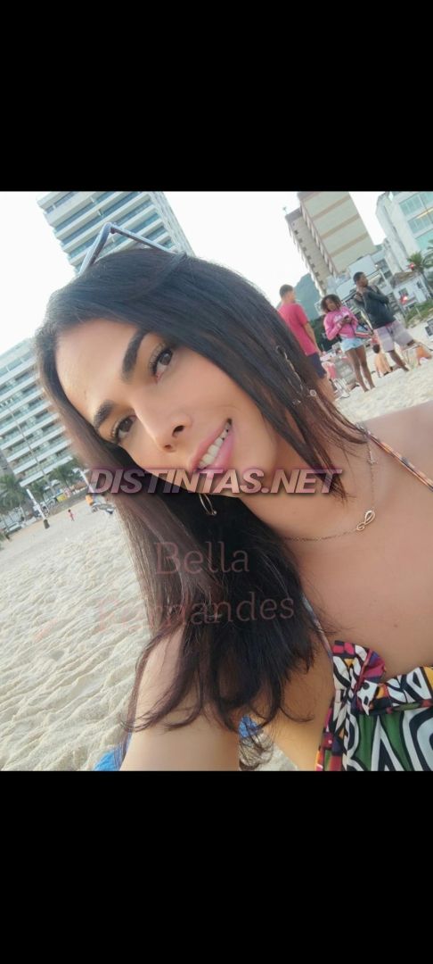 Bella Fernandez