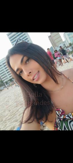Bella Fernandez