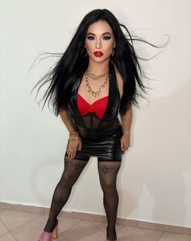 Hilary XL Domination