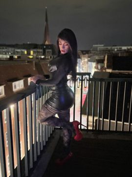 Hilary XL Domination