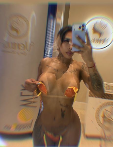 💋 Hola, mis amores… Soy Kimmy

Una mujer trans explosiva, dulce y apasionada, que está aquí para hacerte sentir especial desde el primer instante ✨

Cariñosa, soñadora, divertida y muy cercana, me encanta crear momentos donde el placer y la conexión fluyen con naturalidad.

Conmigo, siempre te sentirás a gusto… y con ganas de más 💫

¿Te apetece una copa en buena compañía? 🍷

¿Un paseo íntimo, una cena deliciosa o una noche de risas y complicidad?

Podemos vivirlo juntos, hasta olvidarnos del mundo por un rato…

📲 Llámame y déjate sorprender.

Estoy lista para compartir contigo una experiencia que no vas a querer que termine.