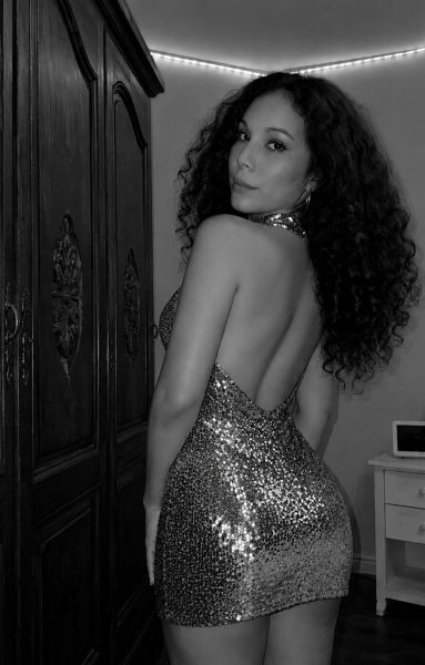 Hola, cielo. Soy una chica trans muy femenina, sensual y dedicada a complacerte. Si buscas un escape de la rutina con un trato cariñoso, íntimo y sin tabúes, estás en el lugar correcto. 

Ofrezco servicios de sexo oral, sexo anal y un trato de novia cariñosa, ideal para chicos primerizos (que me encantan 😏) y también para chicos solventes que saben lo que buscan.

💦 Higiénica, con buen aroma, piel suave... todo para que vivas una experiencia placentera y sin presión para ti.

🏨 Atiendo a solo domicilio,motel u hotel ( no cuento con lugar)
🕒 Full time (con disponibilidad previa)

---

🚫 Condiciones claras

🔒 Todo es con protección, tanto oral como anal
🧼 Exijo higiene


---

💰 Formas de Pago

💸 Efectivo
🏦 Transferencias

📍Este es mi único anuncio.
📷 Mi cuenta de Instagram ⬇️ 
📞 Solo Whatsapp




