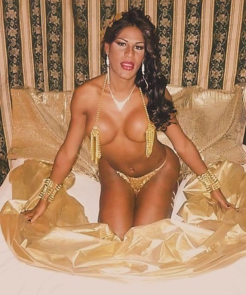Vanessa, soy una bella trans morenaza y te espero para descubrir una amistad que te dejará sin aliento. 😉💖

Bella, elegante, discreta y toda una dama, soy la trans con la que siempre has soñado.

 Juntos vamos a disfrutar de las mejores veladas y los momentos más especiales que jamás hayas vivido. ✨😏

Te espero para conocernos y que la magia entre nosotros comience. 🔥📞
