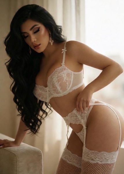 ✨ Hola, soy Georgina Guzmán ✨  
Bienvenidos a mi perfil espero que os guste primera vez la, mejor trans latina ven ahora doy y resibo placer te garantizo que viviremos una experiencia tan placentera e inolvidable que desearas volver a repetirla una y otra vez. & 
Bajo total discreción disfrutaras de mis besos apasionados y de mis excitantes caricias, soy toda una experta en hacerte sentir placer, te volveré loquito..., te invito a que seamos cómplices de intensos momentos de pasión. & 
Tu, mi cama y yo, haremos el mejor trió.,, tu mejor fetiche, estoy caliente 24 horas  