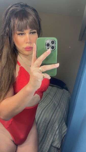 Hola soy cande una dulce chica trans de apariencia femenina, piel de porcelana.

Soy pasiva  y activa dotada (22*6) disfrutó mucho del sexo oral mutuo.
Soy exclusiva,educada y respetuosa. exigente con la higiene, ya que yo lo soy!!!
En persona soy más linda☺️
Mi Trato 100% profesional, onda novios, tu mejor amante. Servicio exclusivo para solventes!!!!!a mí departamento entras y subís solito ,súper discreto te espero amor💖 

