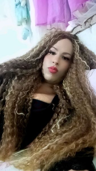 Hola mi nombre es Verónica! Soy una chica super ardiente! Todo terreno! Buena presencia trato de novios! Dotada.. Estoy dispuesta a complacerte en todas tus fantasías! Trato de novios venta de contenido novia virtual dominatrix 