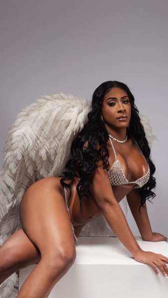 Hi, how are you? I hope you're well. I'm back in Brazil, I'm from Rio de Janeiro, a tall Carioca girl, 1.85 meters tall, with a 23 cm dick, very tasty and big, full of milk for you. In my work I'm completely versatile, I love being active and dominant, and I'm also very good as passive. I like good, very enjoyable and pleasurable sex, nothing mechanical. Don't waste time and come schedule your session with me 😈💦 I sell videos of myself cumming very deliciously and I also do video calls 😈💦💦