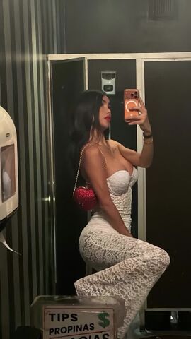 Bella de la rosa