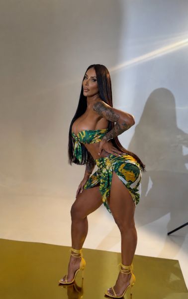 Hello Baby, I am miss Jhennifer🥰😍😍.

I am Brazilian ts girl just landed here to drive you crazy!! 🔥😈

Super hot with an amazing curves I am the REAL TS Girl that you have being looking for!!!

All my pictures are 100% Real and New!! So don't worr
