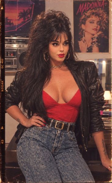 Bonjour, je suis heureuse de vous accueillir avec douceur, nous sommes venus passer du temps ensemble, je suis une fille gentille et douce !  J'aime vraiment avoir des relations sexuelles avec moi, c'est amusant, je suis en lingerie sexy, je suis 100% naturelle !  J'aime les fêtes et j'aime le sexe. J'ai hâte de vous rencontrer et je vous garantis que vous ne serez pas déçu !


