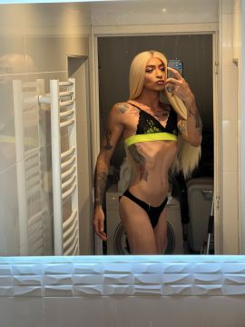 Serena Roy 