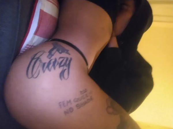 Miss perra /Nena trans 
24 añitos 
Fogoza con mucho morbo y calentura para que compartamos un rico momento con total discrecion! 
animate a contarme lo que te gusta y date el gusto de deleitarte con esta morochita caliente de1.60
dotada y versatil .