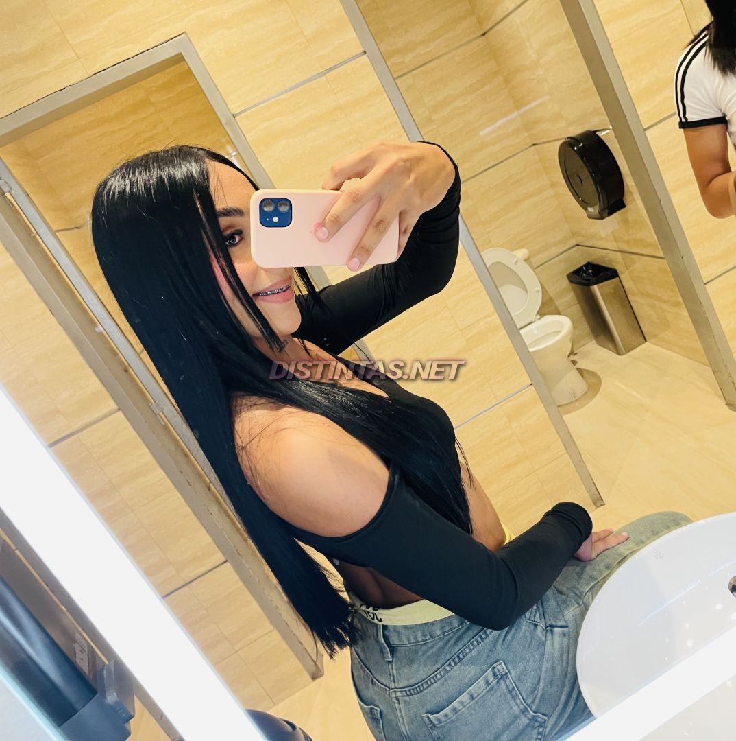 Lili Victoria 