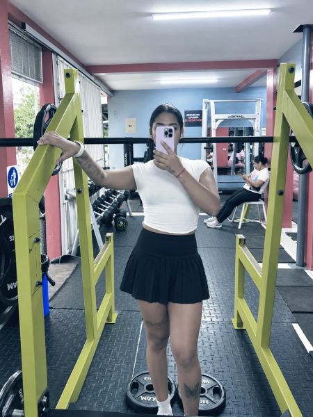 Chica trans femenina, discreta y de trato amable. Me gusta brindar una experiencia agradable, con respeto, higiene y buena conversación. Si buscas pasar un buen momento sin prejuicios, estaré encantada de conocerte.