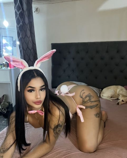 Soy una mujer sin límites , me gusta vivir la vida dejar que todo fluya, soy súper complaciente en todo el sentido de la palabra ven y disfruta de esta dulce y sexy muñeca