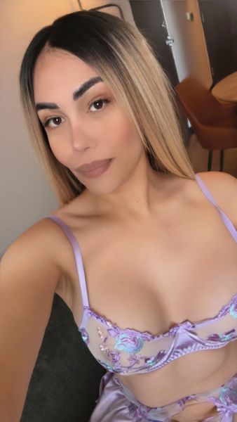 Hola mis amores soy una transexual mexicana de piel blanca, cabello rubio alta y educada. 
Estoy dispuesta a complacerte y portarnos mal hasta llegar al climax.


Hello my loves, I am a Mexican transsexual with white skin, tall and educated black hair.
 I am willing to please you and misbehave until we climax.