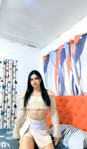 Chica jugosa de la selva, recién llegada para darte placer 🔥