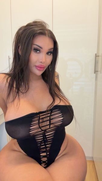 Hola, me llamo Nancy y soy una chica muy extrovertida y locuaz. 

Me muestro como una mujer súper divertida además de risueña y también me define una personalidad aventurera que me lleva a vivir a tope todas las experiencias.

Una de mis aficiones es conocer gente nueva y que descubran la sorprendente mujer que soy. 

Me gusta conocer nuevos lugares, ya que siempre me llevo agradables sorpresas, como los restaurantes de todo tipo de comidas y las discotecas de las que no paras bailar hasta el amanecer.

Estoy deseando conocer a gente interesante para compartir alguna de estas actividades.

¿Te animarías?

Espero poder experimentar momentos únicos.