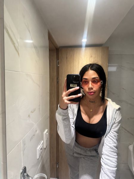 Hola, me llamo kimberly  y soy una chica encantadora y extrovertida, una persona que siempre trata de hacer feliz a los que me rodean y disfrutar de cada instante al máximo.

Entre mis aficiones, me apasiona viajar para descubrir nuevas culturas y aprender de cada lugar.

Me gusta encontrar buenos bares donde tomar un buen desayuno y pasar un rato ameno conversando en un ambiente tranquilo.

Si te apetece compartir estas actividades, te invito a contactarme y conocernos.

¡Contáctame y juntos pasaremos ratos increíbles!