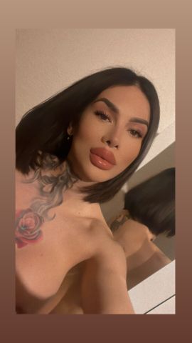 Rebecca Hot