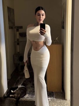 Rebecca Hot
