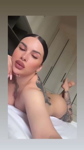 Rebecca Hot