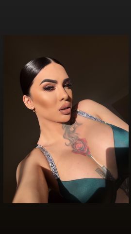 Rebecca Hot