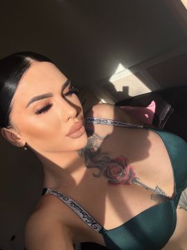 Rebecca Hot