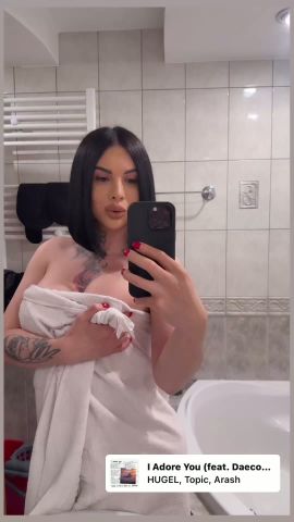 Rebecca Hot
