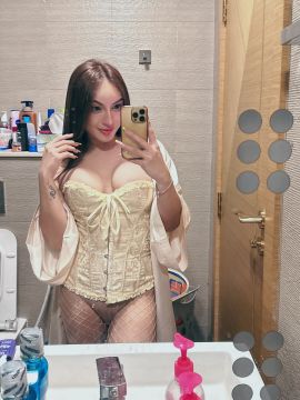 Mae Vuitton