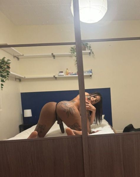 Bonjour mes amours !!!  

Je suis Sophie nouvelle en france  😊 J’ai 24 ans. Photos 100% reels. Je suis une femme affectueuse, très sensuelle et adorable et Très bien monté 22cm grosse bite .  

Je suis très douce, mais très sexy aussi, bien éduquée et très discrète, j’ai une très jolie visage avec un beau sourire.  J’aime faire plaisir à mes clients dans l’harmonie et le respect.  Je suis une fille avec une hygiène parfaite.    Si vous souhaitez prende rendez-vous avec moi, appelle-moi . 

 Je vous répondrai rapidement et vous aurez un rendez-vous inoubliable !!!  Confirmez votre rendez-vous avant d’arriver. 

Merci beaucoup.