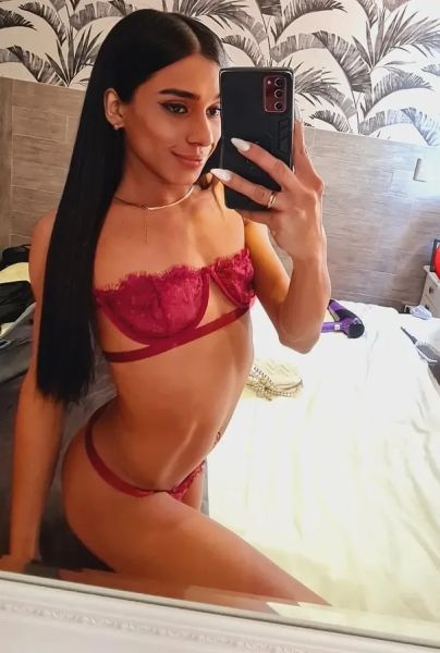 HOLA QUERIDOS Y QUERIDAS, BIENVENIDOS SEAN A MI PERFIL. ME LLAMO CORALBA CONDES✨ Soy una Escort transexual Internacional me caracterizo por ser una chica tranquila de buenos modales, cuerpo bien cuidado sin ninguna intervención quirúrgica solo Entrenamiento físico. Tengo una hermosa cabellera Castaño para que tires de ella mientras me follas mi rico Trasero. MI PENE es mi mayor tesoro cuento con 20x5cm de Placer venoso y muy aguantador lechera 100%. (Soy lo que tus ojos ven y tu mente desea) Soy muy mente abierta y me gusta complacer a mis Clientes. Podemos disfrutar de una rica cena, tragos o salidas a Moteles-Hotel igualmente. Me gusta la discreción así que espero lo mismo de tu parte. En mi servicio puedes disfrutar de un rico sexo oral con garganta profunda. Contactos ilimitados dentro de la hora. Cambio de roles activa y Pasiva. Sexo seguro y con protección siempre. (No hago excepción a nadie) Servicios Virtuales como Videollamadas, packs de videos, sexting, o si gustas puede seguirme en mi plataforma Arsmate: @alejaortavip es mi usuario. Suscribete y desbloquea mi contenido. (Solo atiendo clientes serios y solventes) Besitos ? Atte: Coralba Condes