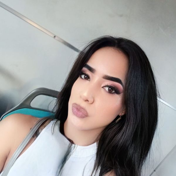 Hola soy una chica trans delgada dispuesta a cumplir todos tus fetiches y fantasías.