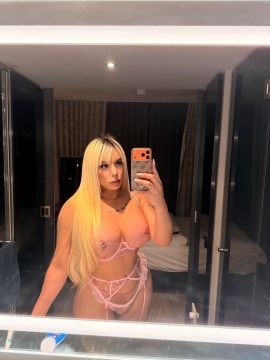 Julia Blondie