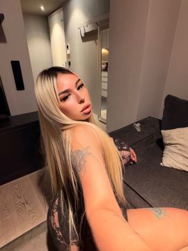 Julia Blondie