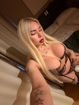 Julia Blondie