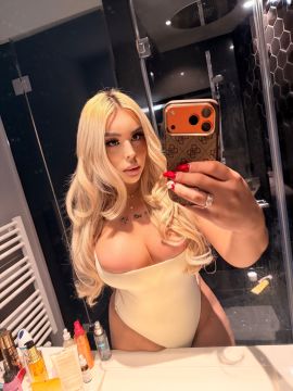 Julia Blondie