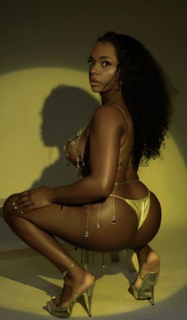 Nicki Hot