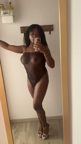 Nicki Hot