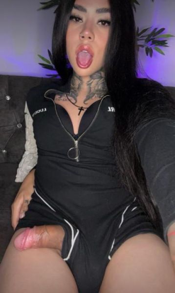Eine dominante, elegante und charismatische Trans-Frau mit starker Persönlichkeit. Ich liebe das gute Leben, Partys, exklusive Orte und das Teilen unvergesslicher Momente mit Menschen, die Diskretion, gute Umgangsformen und einen kultivierten Geschmack zu schätzen wissen. Ich biete ein erstklassiges Erlebnis, bei dem sich eine herzliche, persönliche Note mit aufmerksamem Service verbindet, um jede Begegnung einzigartig zu gestalten. Ich verfüge über ein komfortables, privates und diskretes Apartment und stehe auch für Ausflüge zur Verfügung – sei es als Begleitung zu Veranstaltungen, Abendessen, Feiern, gesellschaftlichen Anlässen oder besonderen Events. Ich trete selbstbewusst, kultiviert und charismatisch auf und besitze eine Ausstrahlung, die einen bleibenden Eindruck hinterlässt. Wenn Sie erstklassige Begleitung, anregende Gespräche, Eleganz, Spaß und eine Präsenz suchen, die überall heraussticht, würde ich mich freuen, Sie kennenzulernen. Ich passe mich flexibel verschiedenen Plänen und Situationen an, wobei Exklusivität, Diskretion und gegenseitiger Respekt stets gewahrt bleiben. Mein Ziel ist es, unvergessliche Momente in einer angenehmen, exklusiven und entspannten Atmosphäre zu schaffen. Ich stehe all jenen zur Verfügung, die ein VIP-Erlebnis mit einer authentischen, selbstbewussten, attraktiven und lebensfrohen Person genießen möchten. Qualität, Vertrauen und Liebe zum Detail sind für mich essenziell. Kontaktieren Sie mich für ein exklusives, anspruchsvolles und einzigartiges Erlebnis, bei dem Höflichkeit, Eleganz und Spaß im Mittelpunkt stehen. ✨