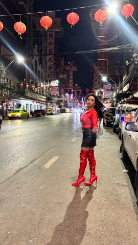 Domina Rhiana 
